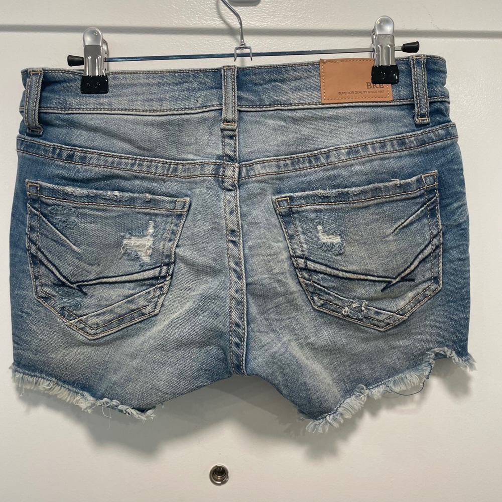 BKE Stella Distressed Denim Shorts Light Wash Frayed Hem Size 24 Low Rise Womens - Picture 4 of 6